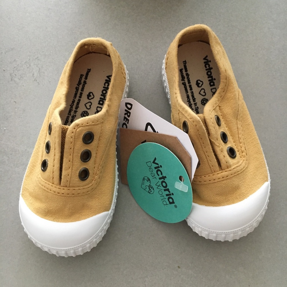 NWT Victoria elastic sneakers size 22 eur
